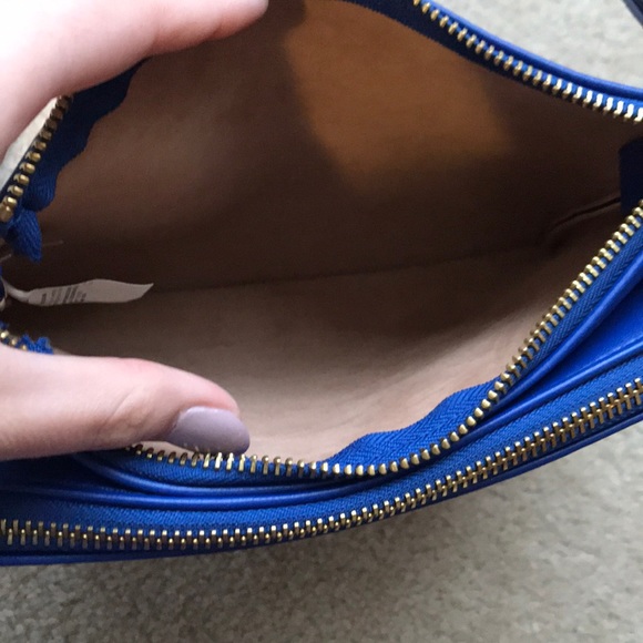 Old Navy Cross Body Bag - Picture 3 of 6